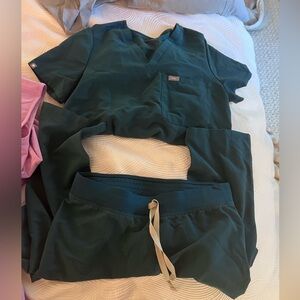 Figs scrubs size medium tall pants size small top